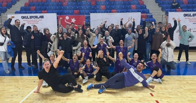 Işıklar Şeker Ortaokulu Hentbol Yıldız Kızlar Türkiye Şampiyonasında şampiyon oldu Afyonkarahisar Haberleri