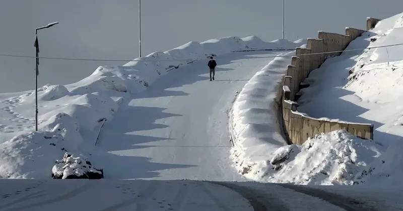 Yüksekova’da kar yağışı