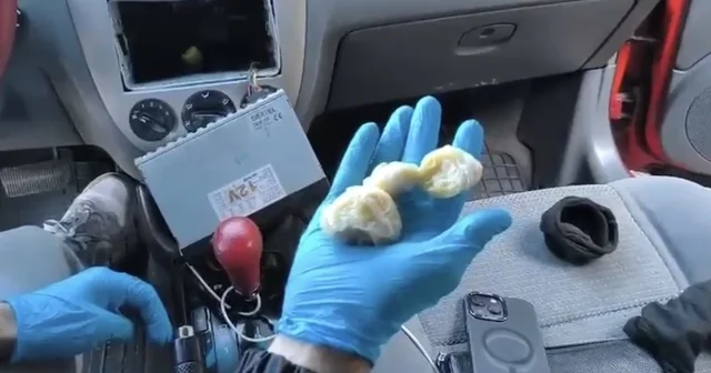 Oto teybinin arkasına gizlenen uyuşturucu ortaya çıkarıldı Samsun Haberleri