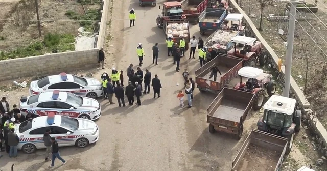 Jandarma 85 traktör sürücüsüne eğitim vererek reflektör dağıttı Gaziantep Haberleri