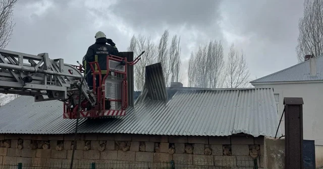 Van ın Muradiye ilçesinde tandır evi yangını Van Haberleri