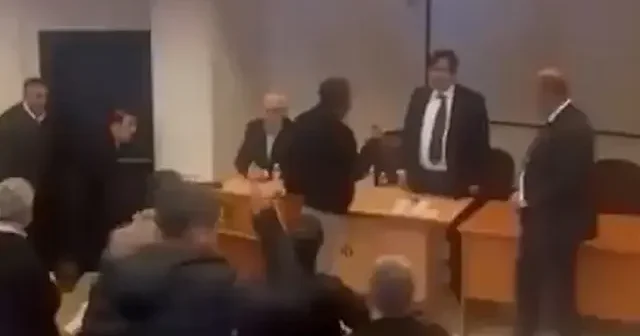 CHP’li belediyeye ödeme alamayan şoförlerden tepki: Bunların Allah’ı mı var bunlar Komünist VİDEO İZLE