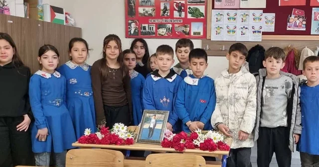 Kazada ölen Bülent Umut u arkadaşları, sırasına çiçek bırakıp andı Konya Haberleri