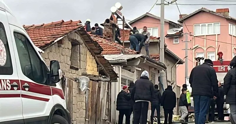 Tavşanlı’da tek katlı evde yangın