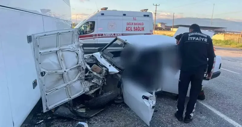 Aydın da feci kaza: Otobüs ve otomobil çarpıştı bir ölü Aydın Haberleri