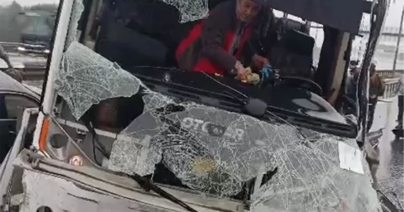 İstanbul da polis servisi kaza yaptı