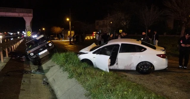 Edirne de cip ile otomobil çarpıştığı kazada 3 kişi yaralandı: Kaza sonrası kaçan kedi bulunamadı Edirne Haberleri