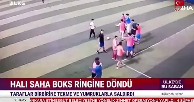Stres atmak için gittikleri halı saha maçında yumruklar konuştu