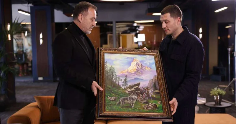 Uraz Kaygılaroğlu Bahçeli nin Bozkurt hediyesini aldı