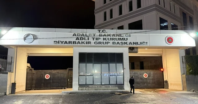 Eşi ile uygunsuz şekilde yakaladığı adama kurşun yağdırdı: 1 ölü, 1 yaralı Diyarbakır Haberleri