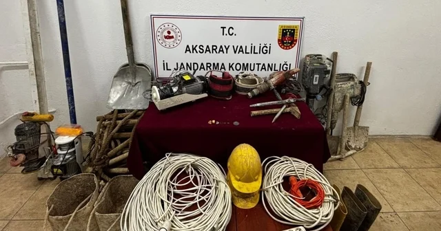 Aksaray da define avcıları tarihi eserlerle suçüstü yakalandı Aksaray Haberleri