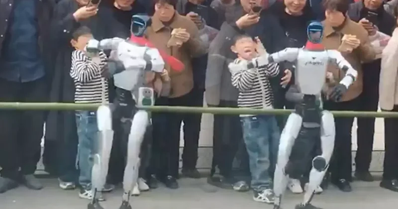 Dans ederken bir anda tokat attı! İnsansı robotun o anları sosyal medyayı şoke etti