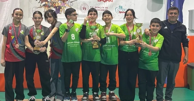 Köyceğiz Toparlar Ortaokulu Floor Curling te İl birincisi oldu Muğla Haberleri