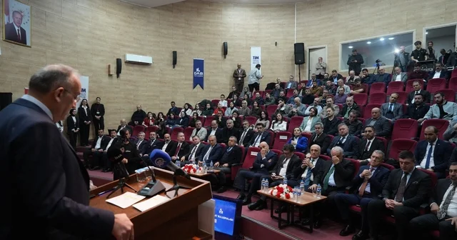 Doğudaki ihracatçılarından Ermeni sınır kapısı beklentisi DAİB Başkanı Ethem Tanrıver: Ermenistan sınır kapısının açılmasıyla birlikte ihracatımızın ciddi şekilde artacağını düşünüyoruz Erzurum Haberleri