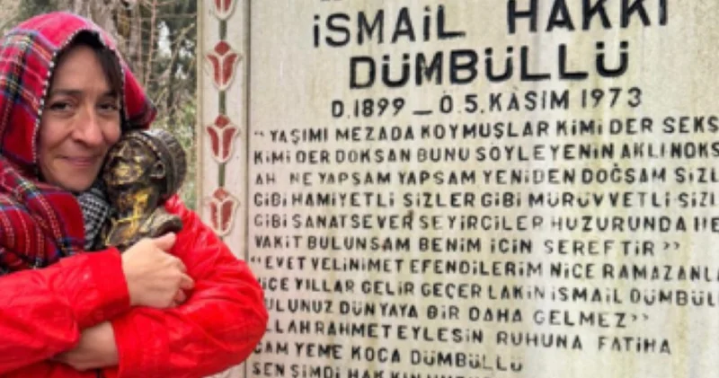 Binnur Kaya, ödülüyle İsmail Hakkı Dümbüllü nün mezarını ziyaret etti Magazin haberleri