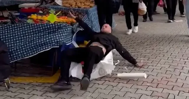 Bir içerik üreticisi Fethiye de semt pazarını birbirine kattı: Tezgahların üzerinden takla attı VİDEO İZLE