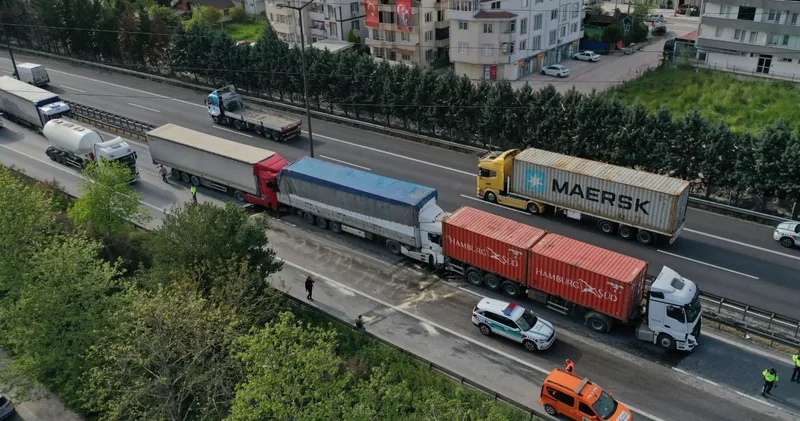 Son Dakika TEM de zincirleme kaza: 6 TIR birbirine girdi!