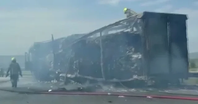 Bursa gişelerde yanan TIR küle döndü VİDEO İZLE