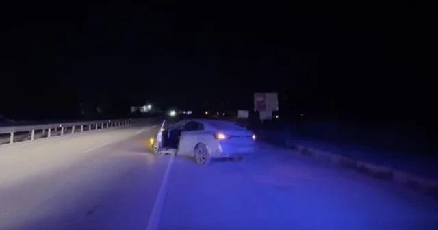 D100 de otomobil bariyerlere çarptı: 3 yaralı Kastamonu Haberleri