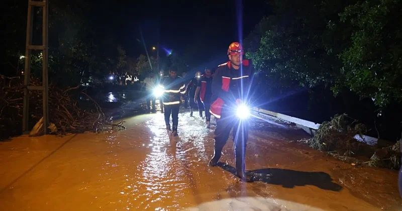 Sele kapılan araçta öldü