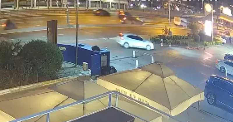 Kafeye otomobille daldı! Müşteriler neye uğradığını şaşırdı Sözcü Gazetesi