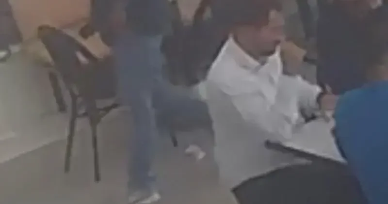 Kafe sahibi, işletmede bulduğu 7 bin lirayı sahibine teslim etti