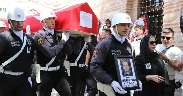 İzmir deki kazada şehit olan polis memuru son yolculuğuna uğurlandı (2) Manisa Haberleri
