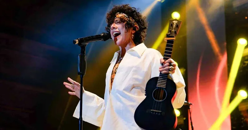 3 milyar dinlenmeyi aşan ünlü şarkıcı Türkiye ye geliyor! Rihanna dan Cher e...