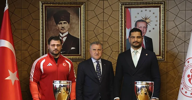 Bakan Bak, Avrupa şampiyonu milli güreşçileri ağırladı!