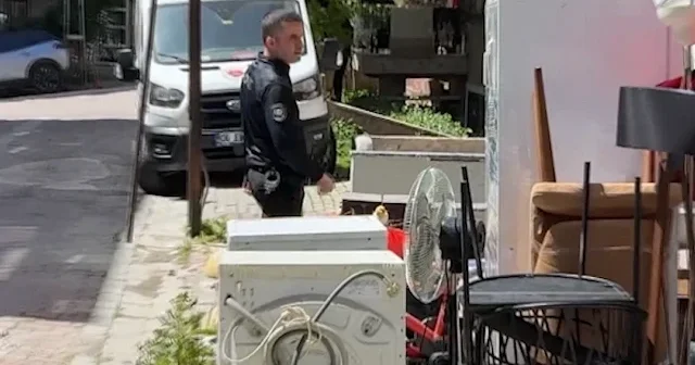 Yurt dışından döndü şoku yaşadı: Kirasını düzenli ödediği ev icradan satıldı eşyalarıyla sokakta kaldı VİDEO İZLE