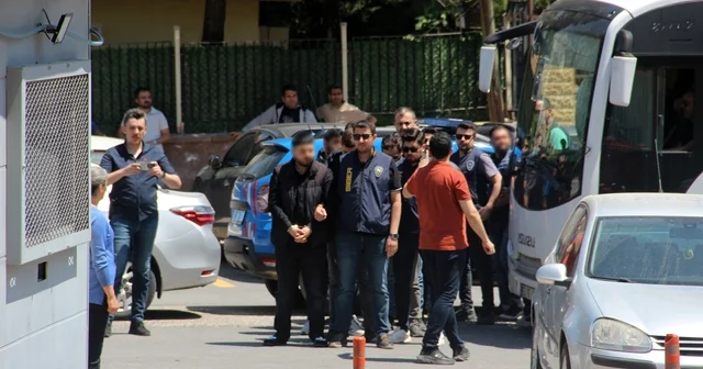 Şanlıurfa merkezli 11 ilde siber dolandırıcılık operasyonu: 42 gözaltı Hesaplarında 200 milyon liralık işlem hacmi tespit edildi Şanlıurfa Haberleri