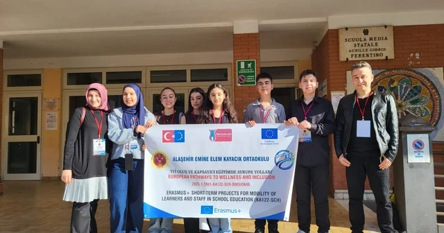 Alaşehirli öğrenciler İtalya da Türkiye yi temsil etti Manisa Haberleri