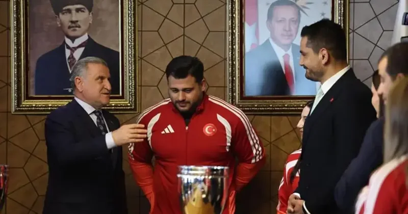 Avrupa şampiyonasında 11 madalya: Milli güreşçiler, Bakan Bak ı ziyaret etti Spor Haberleri