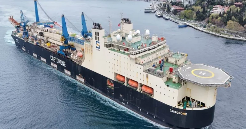 325 metre uzunluğundaki gemi İstanbul Boğazı nı kapattı