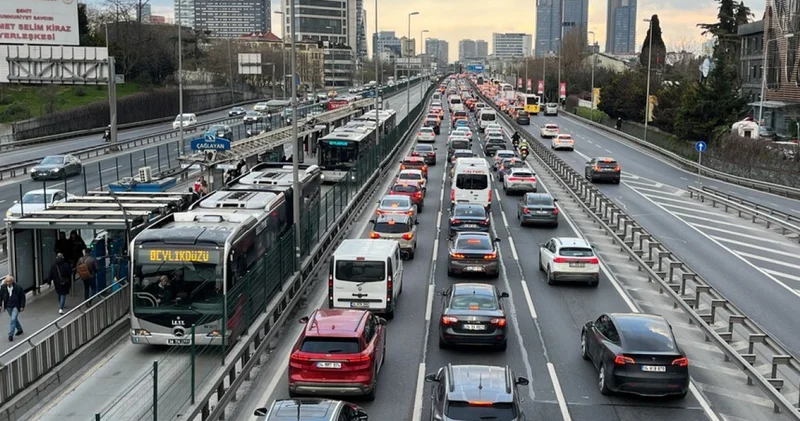 İstanbul da akşam trafiği! SON DAKİKA Son dakika haberleri