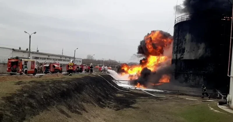 Ukrayna bin 500 kilometre uzaklıktaki Rus petrol tesisini vurdu Dünya Haberleri