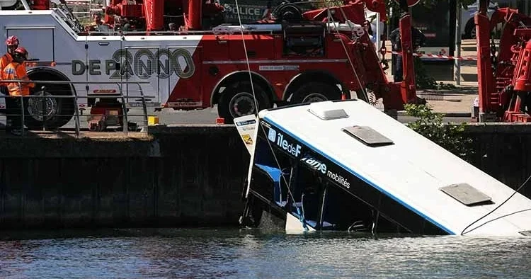 Fransa da korku dolu anlar! Yolcularıyla nehre uçtu