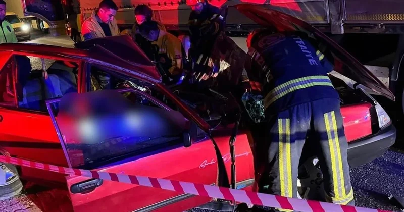 Otomobil tıra çarptı; sürücü hayatını kaybetti Sözcü Gazetesi