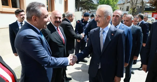 Başkan Dere, Sungurlu nun ulaşım ihtiyaçlarını Bakan Uraloğlu na iletti Çorum Haberleri