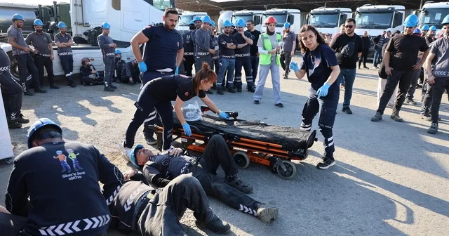 112 görevlileri tatbikatı gerçek zannetti İşçinin Kırık bacağıma dokunmayın diye feryat etmesi herkesi gülümsetti Aydın Haberleri