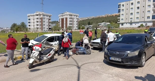 Kontrolden çıkan otomobil ışıklarda bekleyen araçlara çarptı: 3 yaralı Adıyaman Haberleri