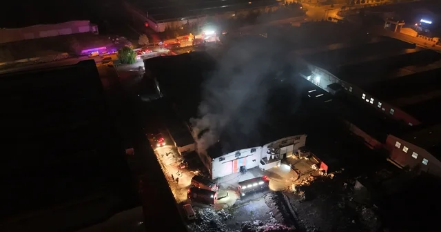 Kayseri de sünger fabrikasında yangın 1 saatte kontrol altına alınan yangın havadan görüntülendi Kayseri Haberleri