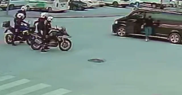 Yunus polislerinin trafikte Heimlich manevrası hayat kurtardı; müdahale anı kamerada Konya Haberleri