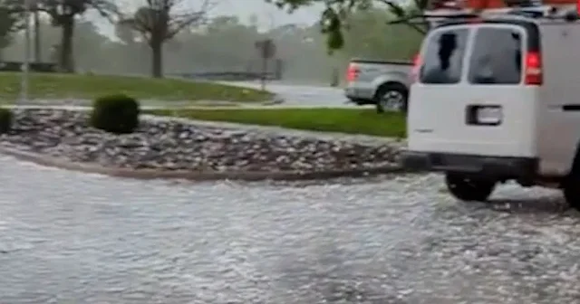 Tenis topu büyüklüğünde yağan dolu hayatı felç etti VİDEO İZLE