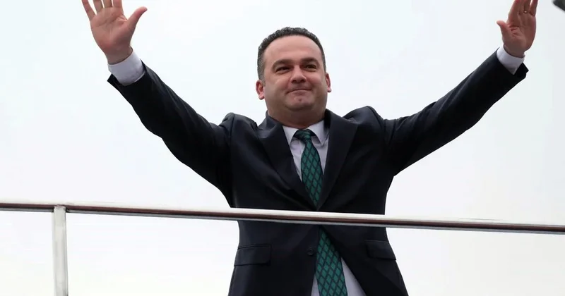 Tacizden hapis cezası alan Hasbi Dede nin telefonundan mide bulandıran yazışmalar çıktı