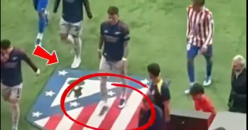 Şampiyonlar Ligi’nde Simeone Ben White kavgası! Atletico logosuna bastı ortalık karıştı Sözcü Gazetesi