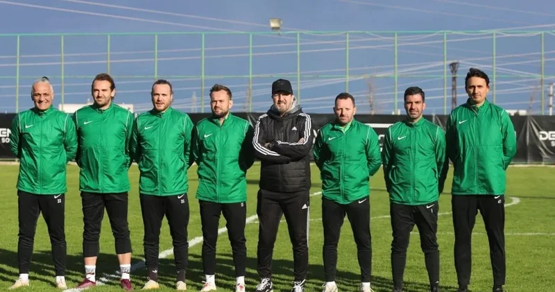 Kritik maç öncesi enteresan olay: Kendisi kaldı yardımcılarını yolladı