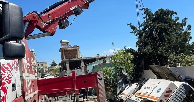 Siirt te iş makinesi devrildi Siirt Haberleri