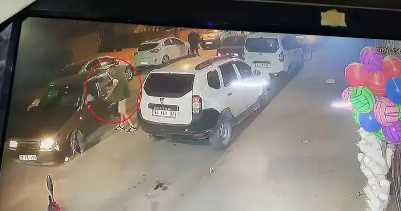 Bursa da direksiyonda kalbi duran sürücü sağlık ekibinin müdahalesiyle kurtuldu; kaza anı kamerada