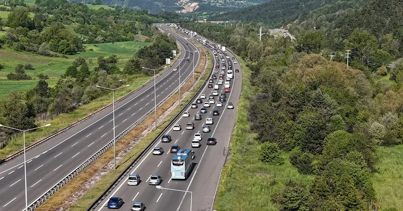 Bir taraf boş! Bir tarafta iğne atsan yere düşmez